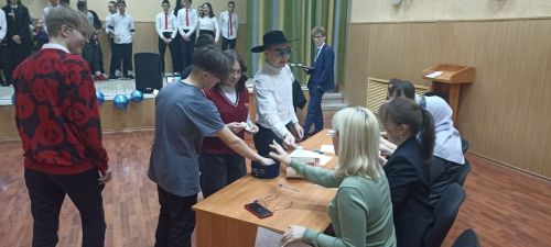 Джалильские гимназисты показали актерское мастерское и остроту шуток