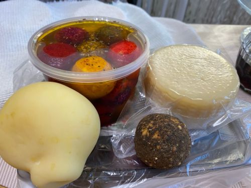 Италия сырларын Тәкермән киленнәре әзерли