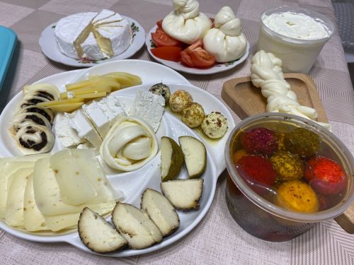 Италия сырларын Тәкермән киленнәре әзерли