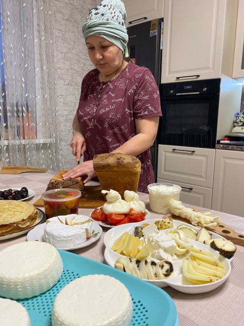 Италия сырларын Тәкермән киленнәре әзерли