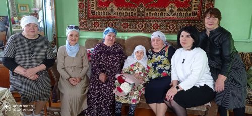 Фәһимә апа 95 яшьлек юбилеен зур хөрмәт эчендә каршы ала
