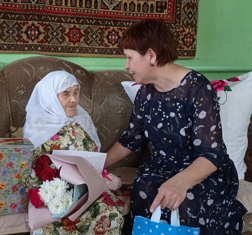 Фәһимә апа 95 яшьлек юбилеен зур хөрмәт эчендә каршы ала