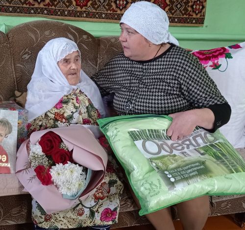 Фәһимә апа 95 яшьлек юбилеен зур хөрмәт эчендә каршы ала