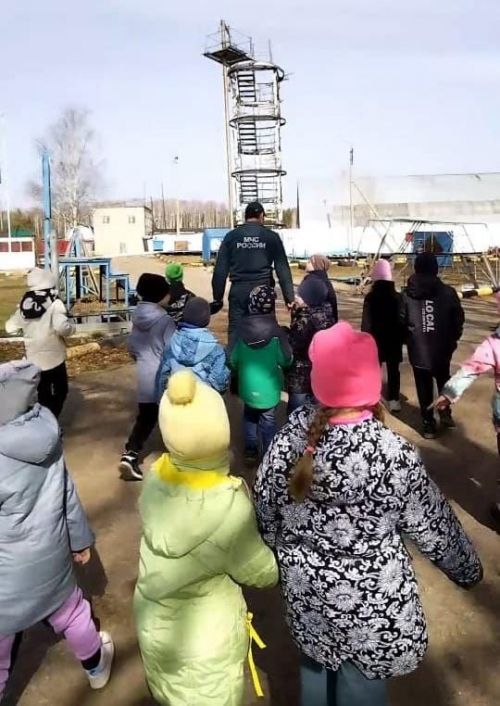 Джалильские дети после экскурсии захотели стать пожарными
