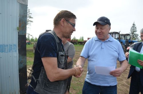 В районе продолжается награждение передовиков посевной кампании