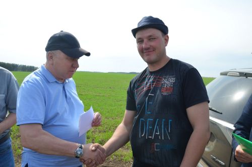 В районе продолжается награждение передовиков посевной кампании