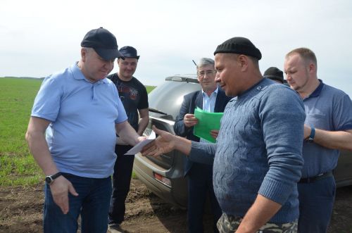 В районе продолжается награждение передовиков посевной кампании