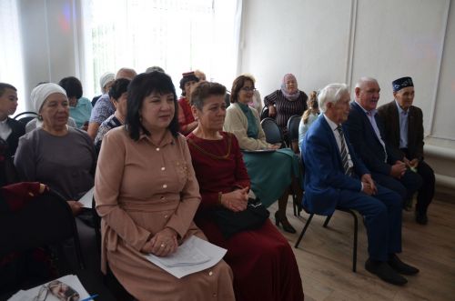 Бүген шигырь сөючеләр Хәмбәл Фәрхиев белән очраштылар