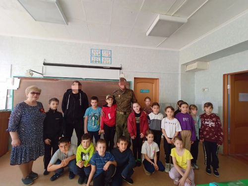 Ученики школ района встретились с участниками СВО
