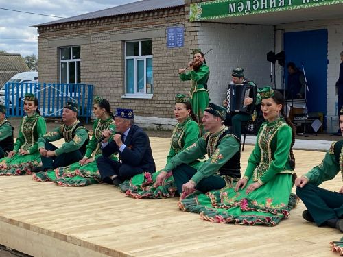 Сөлектә сугыш һәм тыл ветераннары, тол аналар истәлегенә һәйкәл ачтылар