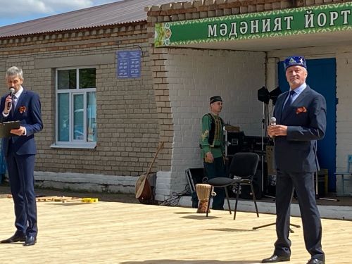 Сөлектә сугыш һәм тыл ветераннары, тол аналар истәлегенә һәйкәл ачтылар