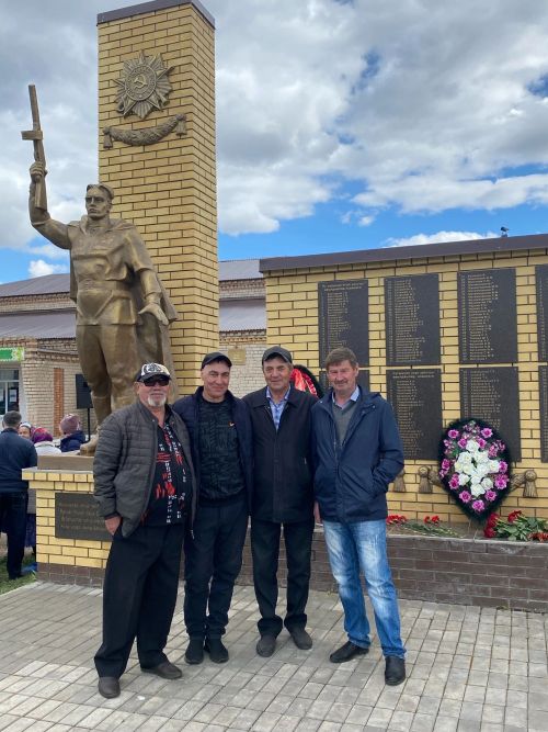 Сөлектә сугыш һәм тыл ветераннары, тол аналар истәлегенә һәйкәл ачтылар