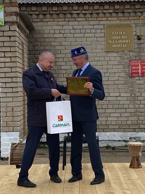 Сөлектә сугыш һәм тыл ветераннары, тол аналар истәлегенә һәйкәл ачтылар