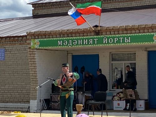 Сөлектә сугыш һәм тыл ветераннары, тол аналар истәлегенә һәйкәл ачтылар