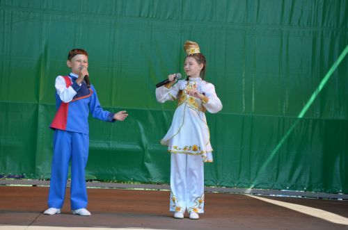 Балалар өчен бәйрәм бүләге матур булды