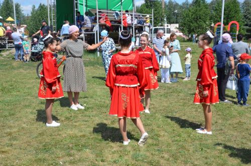 Балалар өчен бәйрәм бүләге матур булды