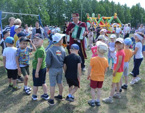 Балалар өчен бәйрәм бүләге матур булды
