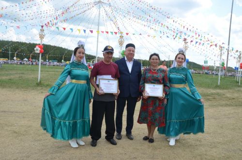 Иң өлкән авыл хуҗалыгы хезмәтчәннәренә Чаллы мэры бүләкләре тапшырылды