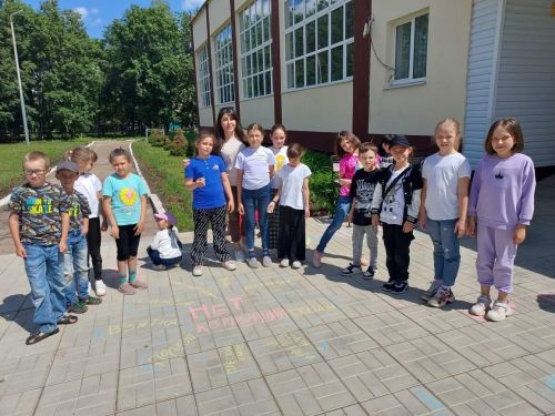 В Джалиле состоялся конкурс рисунков на асфальте