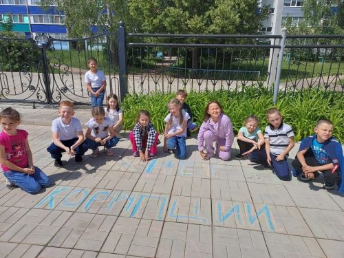 В Джалиле состоялся конкурс рисунков на асфальте