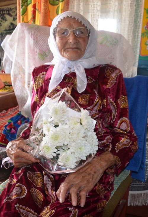 Гөлчирә апа үткәннәрне хәтерли, бүгенгенең кадерен белә