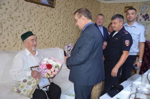 Рәис абый 90 яшьлек юбилеен билгеләп үтә