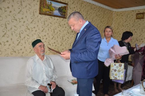 Рәис абый 90 яшьлек юбилеен билгеләп үтә