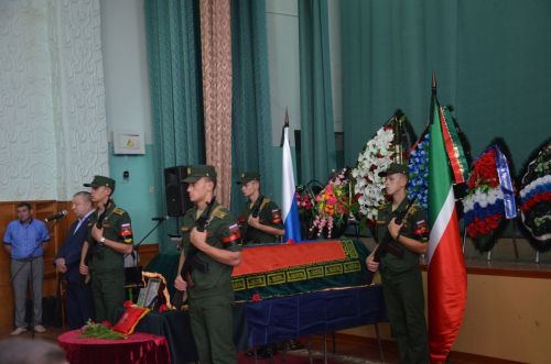 Батырларча һәлак булган якташыбыз белән хушлаштылар