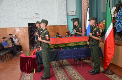 Батырларча һәлак булган якташыбыз белән хушлаштылар