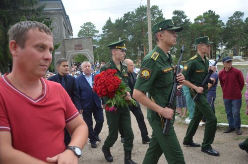 Батырларча һәлак булган якташыбыз белән хушлаштылар