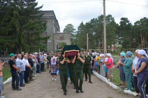 Батырларча һәлак булган якташыбыз белән хушлаштылар