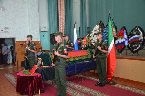 Батырларча һәлак булган якташыбыз белән хушлаштылар