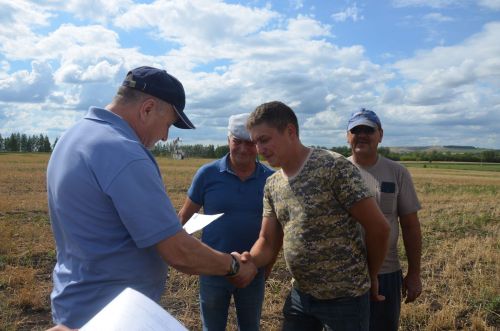 В районе наградили передовиков уборки