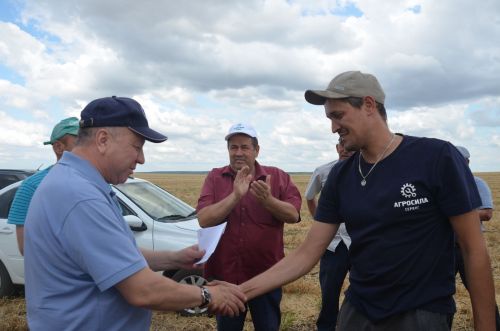 В районе наградили передовиков уборки