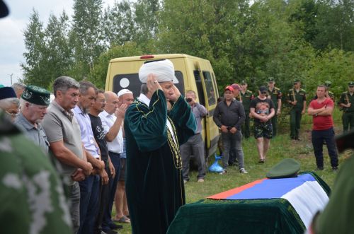 Батырларча һәлак булган якташыбыз белән хушлаштылар