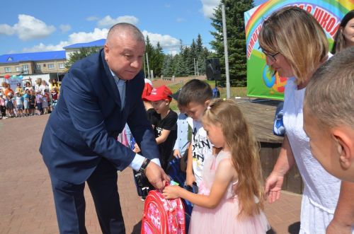 Район балалары мәктәпкә әзерләнәләр