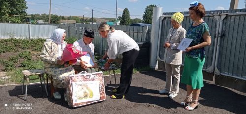 Равил абый белән Галия апа җәүһәр туйларын билгеләп үтәләр