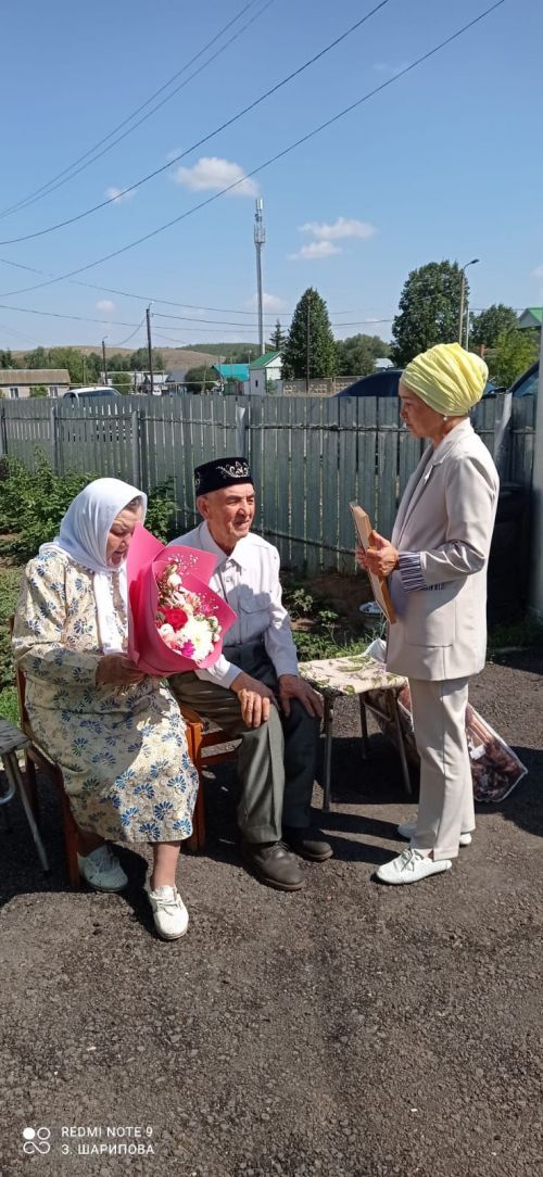 Равил абый белән Галия апа җәүһәр туйларын билгеләп үтәләр
