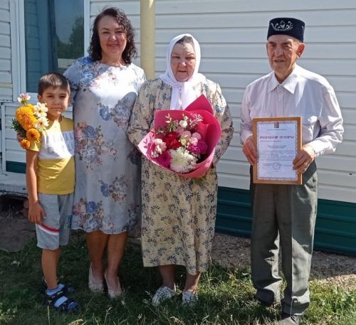 Равил абый белән Галия апа җәүһәр туйларын билгеләп үтәләр