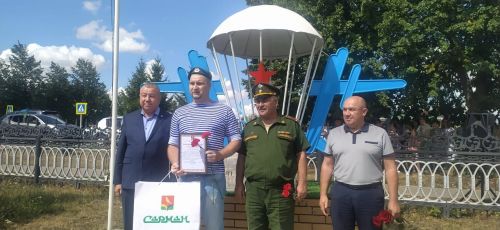Сарманда десантчылар бәйрәм итәләр