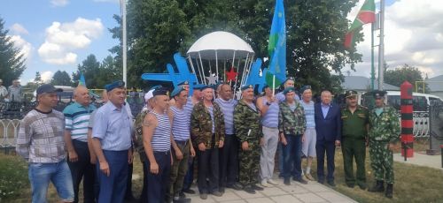 Сарманда десантчылар бәйрәм итәләр