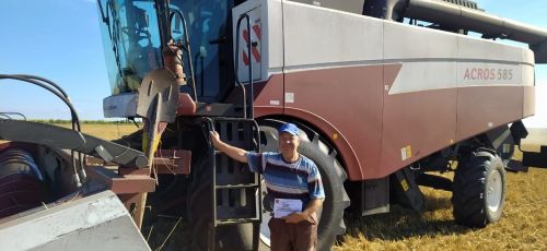 В районе наградили передовых комбайнеров