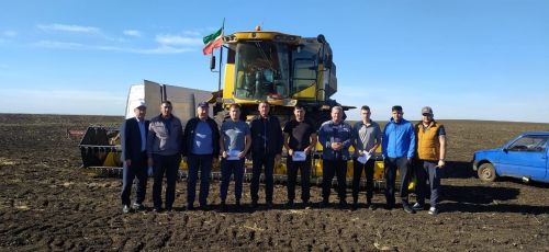 В районе наградили передовых комбайнеров