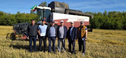 В районе наградили передовых комбайнеров