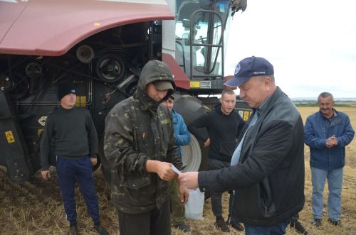 В районе состоялось очередное награждение передовиков уборки