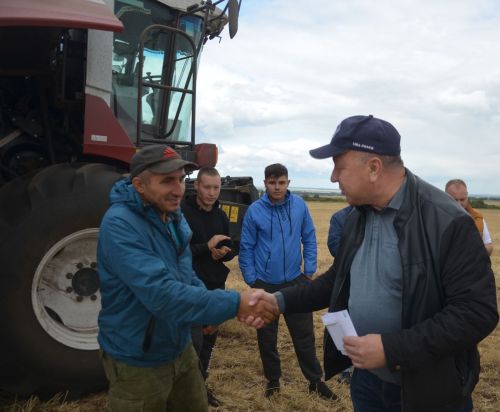 В районе состоялось очередное награждение передовиков уборки
