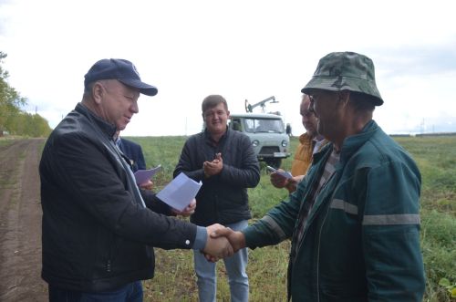 В районе состоялось очередное награждение передовиков уборки