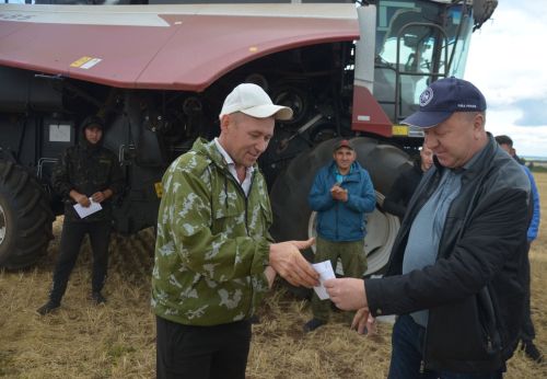 В районе состоялось очередное награждение передовиков уборки