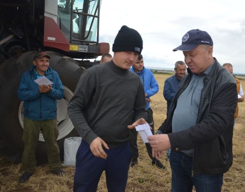 В районе состоялось очередное награждение передовиков уборки