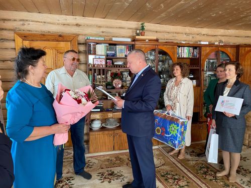 Район башлыгы Кәримовларны алтын туйлары белән тәбрикләде